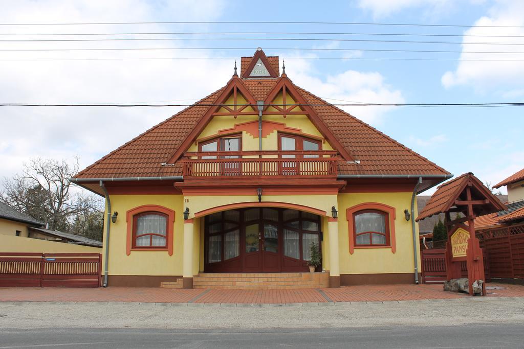 Hotel Nussbaum Panzió Keszthely Exterior foto